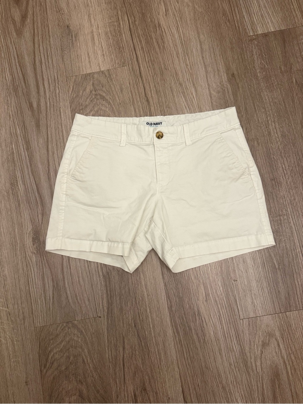 Old Navy Cream Women's Chino Shorts